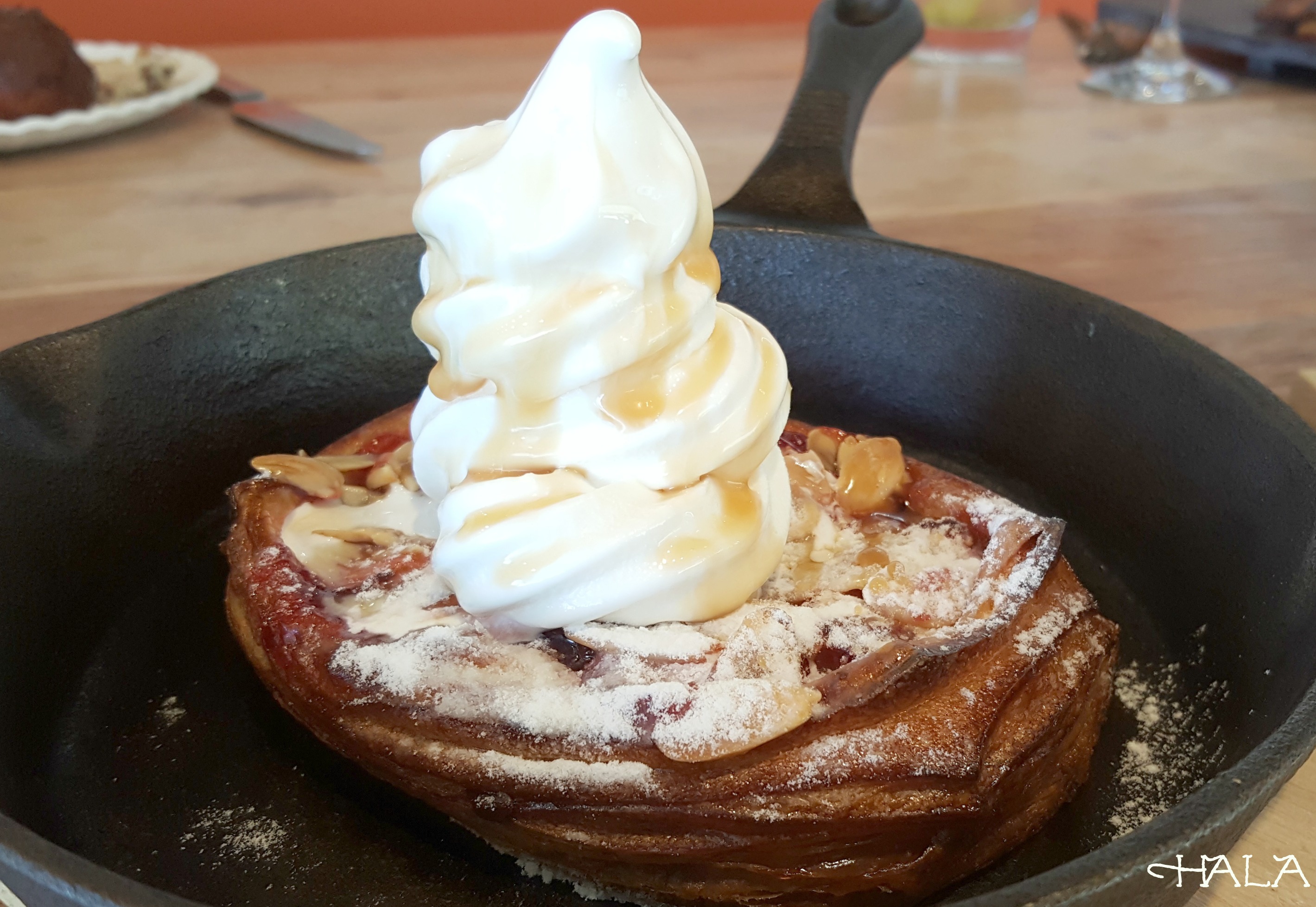 Strawberry-Almond-Danish-a-la-mode-Brunch-Saint-Marc