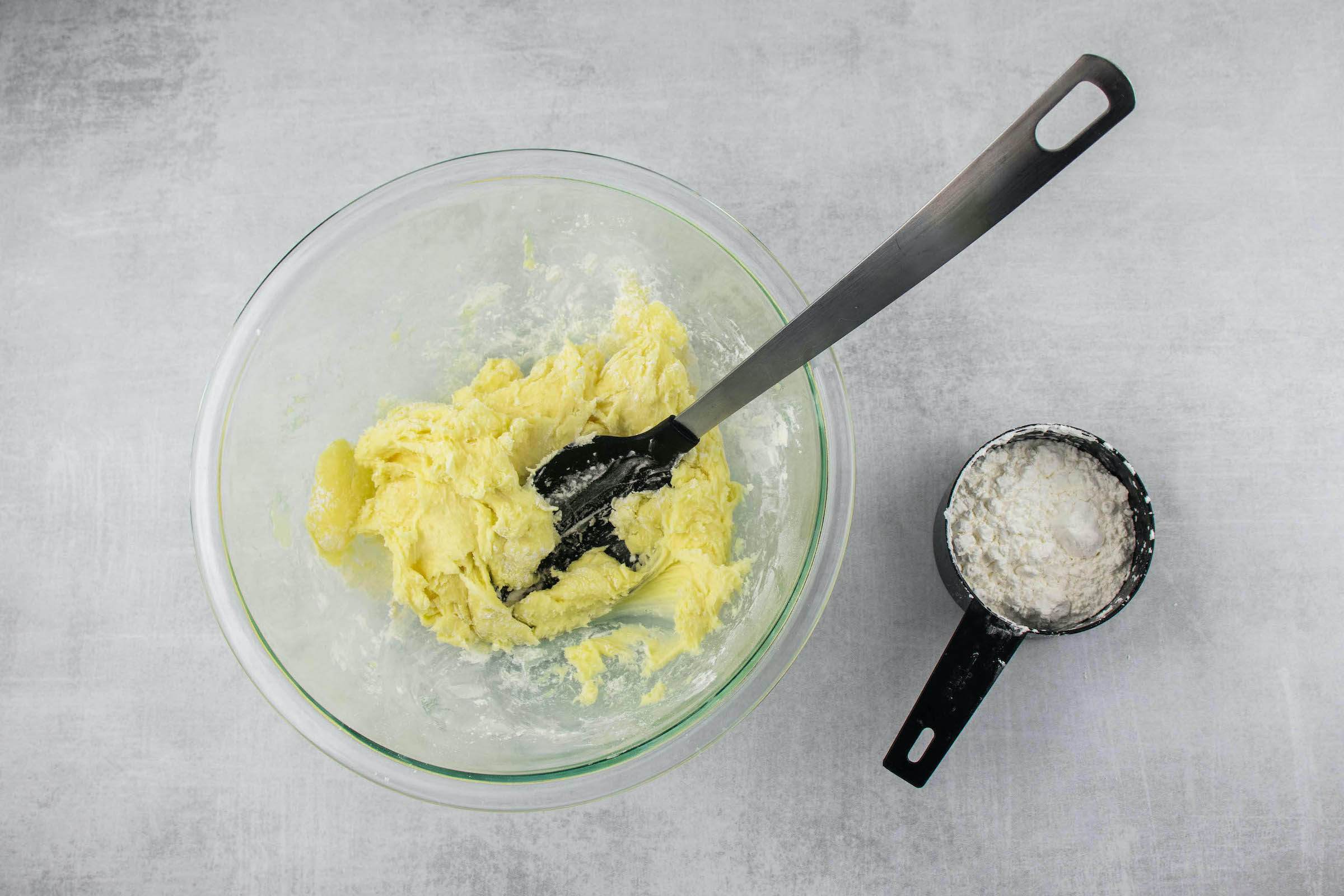 Making Minnie Mouse Lemon Play Dough