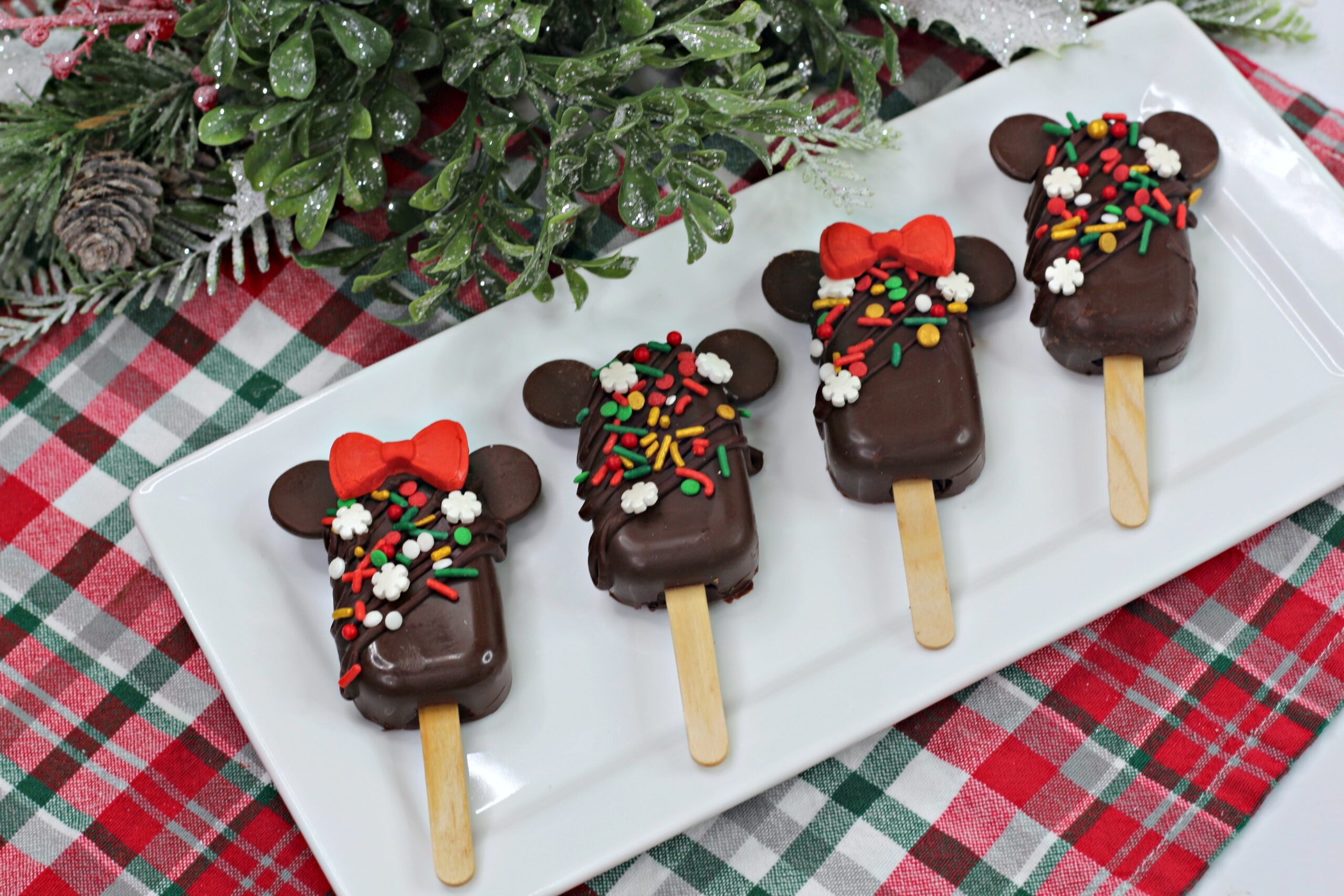 Minnie & Mickey Christmas Cakesicles