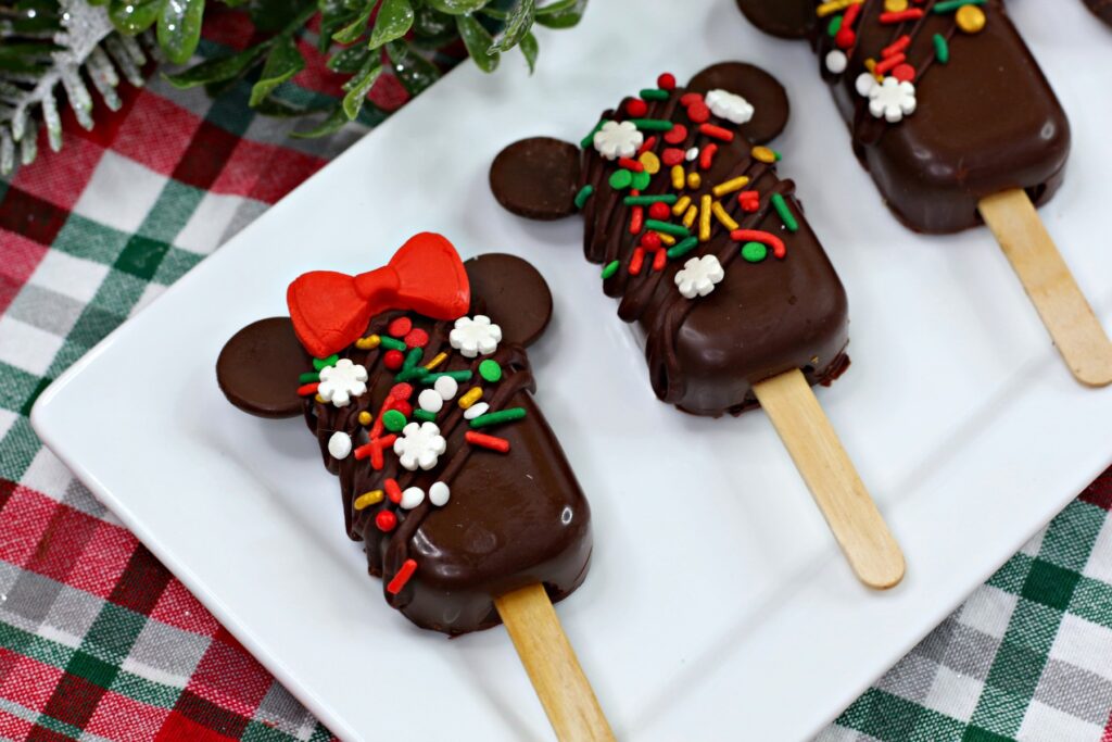 Minnie & Mickey Christmas Cakesicles