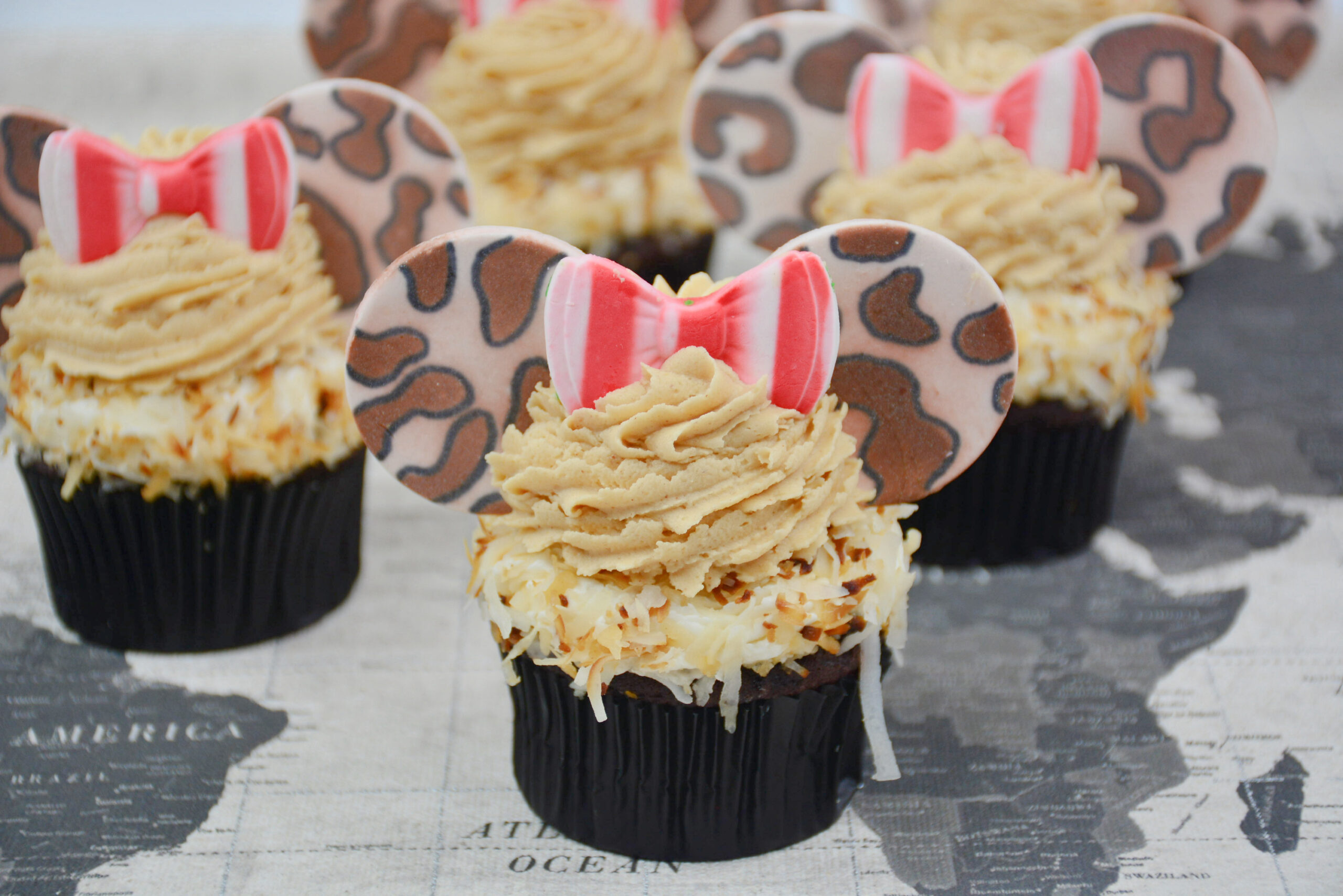 Jungle Cruise Minnie Mouse Cupcakes