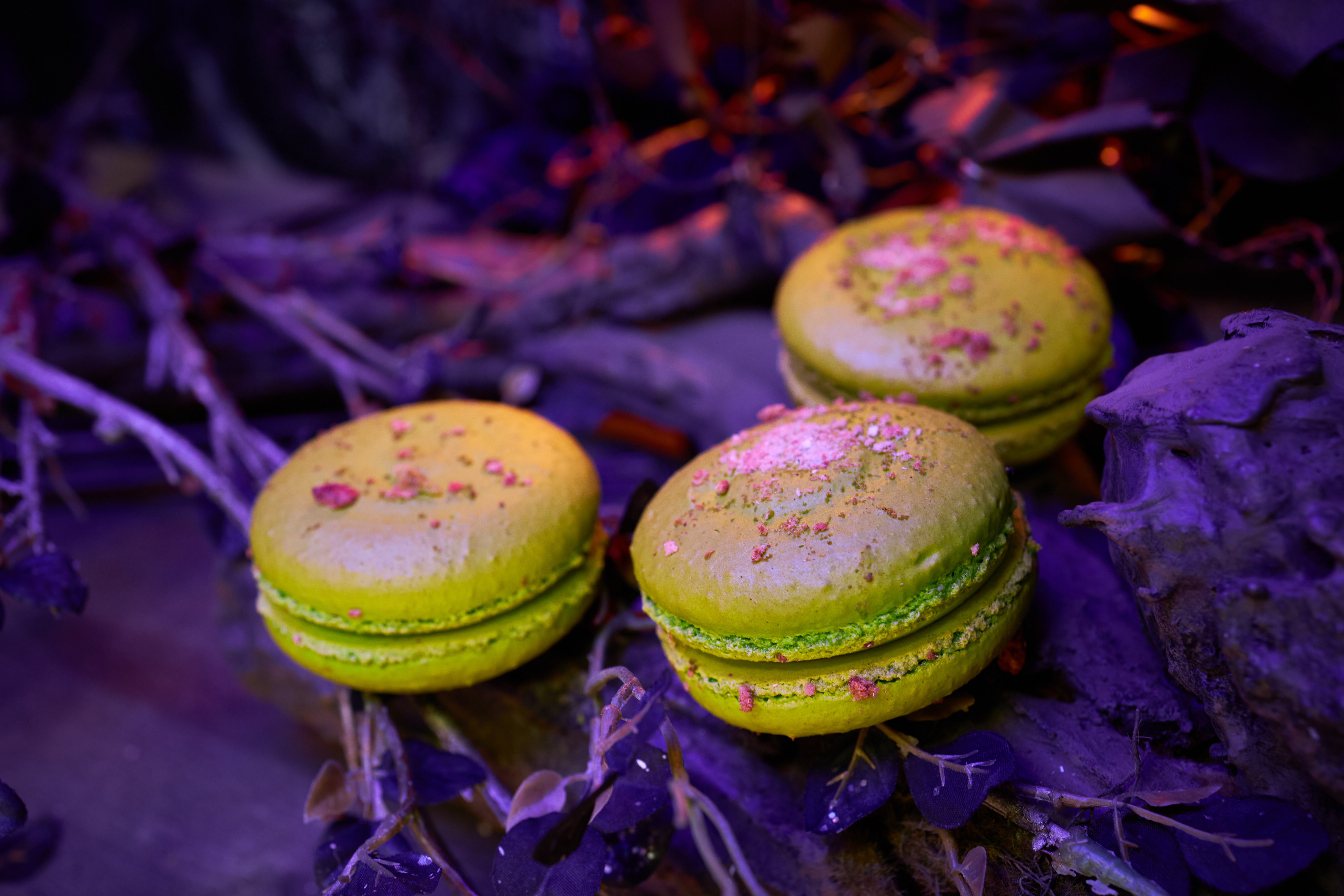 Bobbing for Apple Macarons